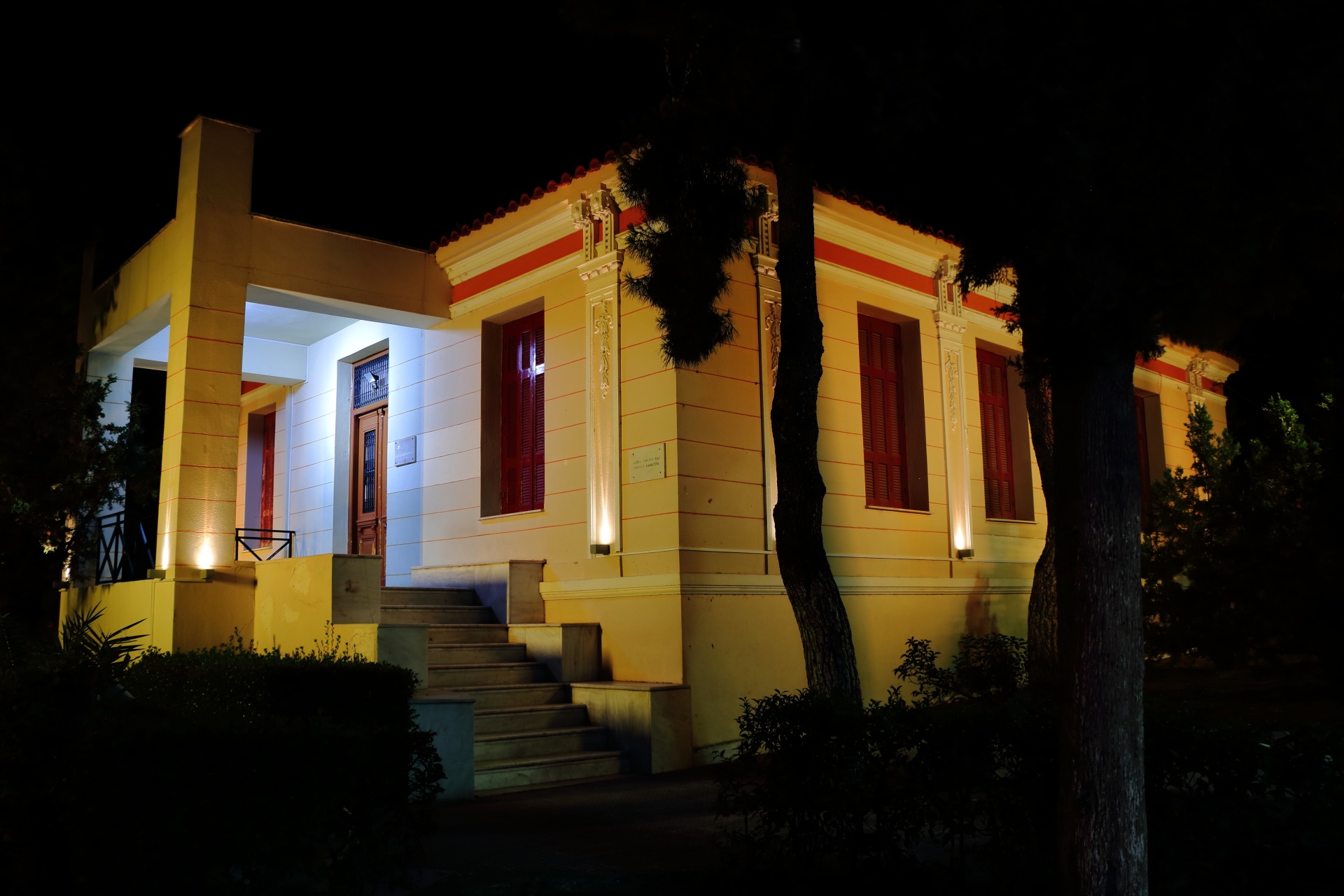 Architectural Lighting for a Neoclassical Building