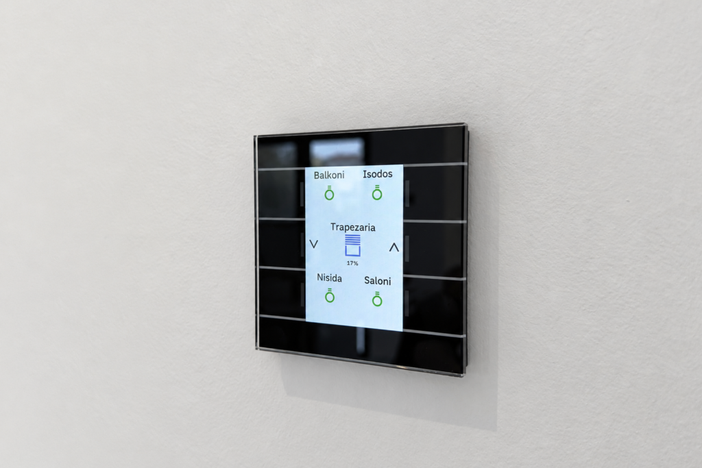 KNX interface with dining room roller shutter control KNX interface with dining room roller shutter control