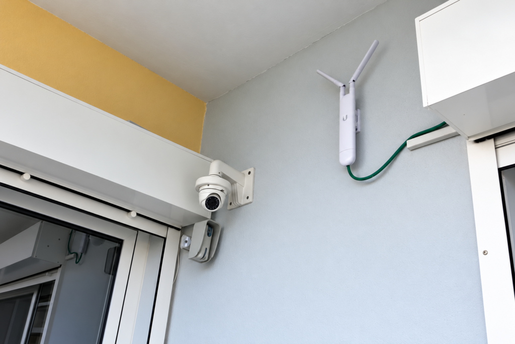 Κάμερα ασφαλείας και εξοπλισμός ασύρματου δικτύου Κάμερα ασφαλείας και εξοπλισμός ασύρματου δικτύου