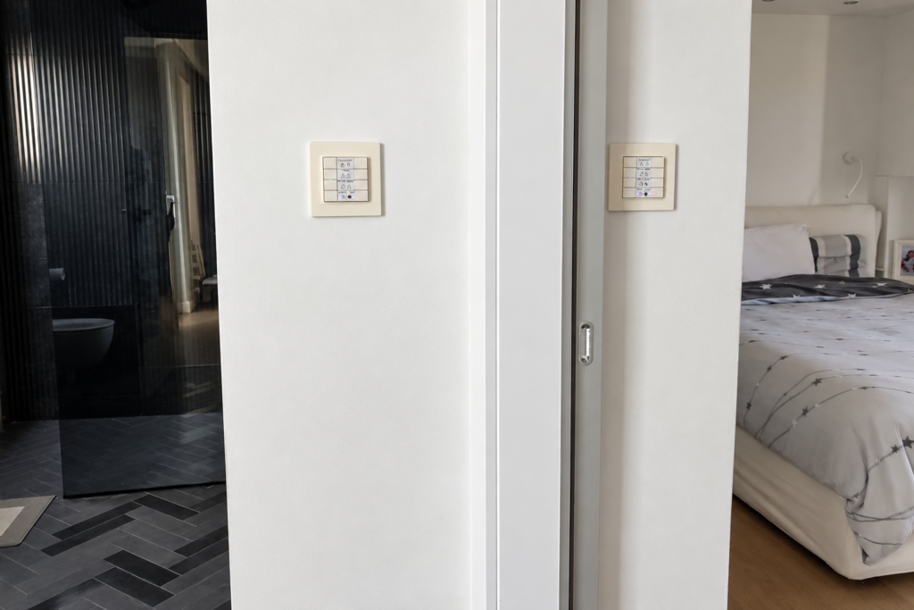 Χειριστήρια KNX στους χώρους υπνοδωματίου και λουτρού Χειριστήρια KNX στους χώρους υπνοδωματίου και λουτρού