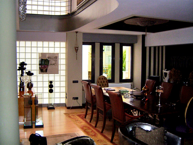 Picture and Sound at the Fireplace