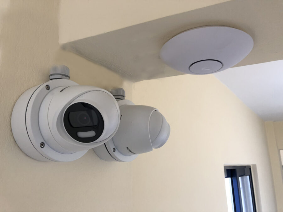 Smart Hotel στην Εύβοια — Κάμερα και εξοπλισμός WiFi Κάμερα και εξοπλισμός WiFi — Smart Hotel στην Εύβοια / Camera and WiFi equipment
