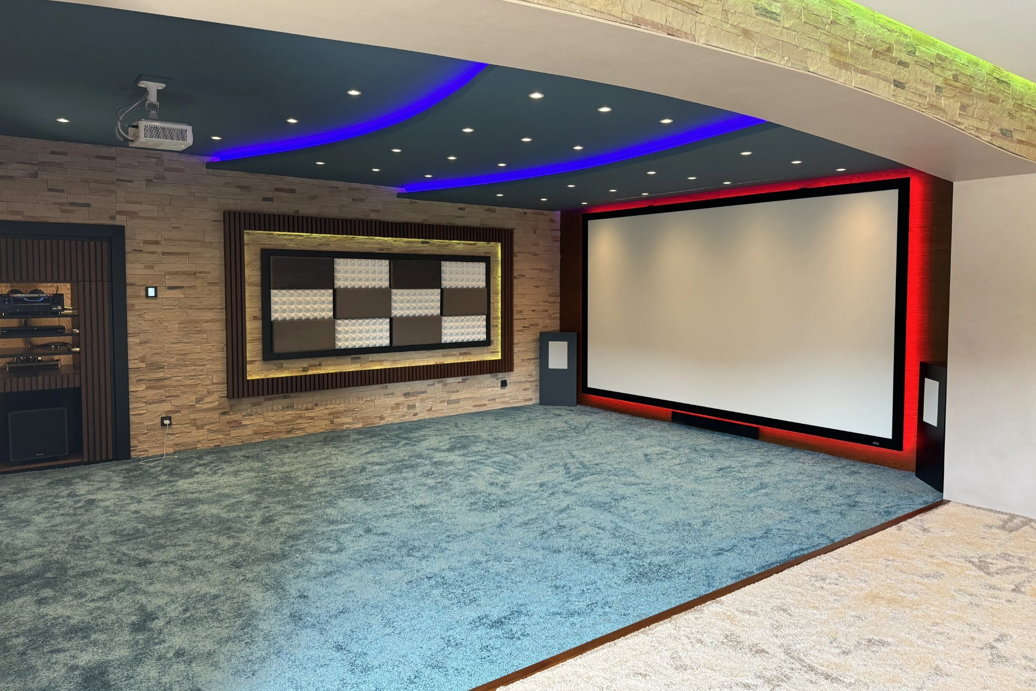 Smart Home Theater σε εξοχική κατοικία στη Σίφνο
