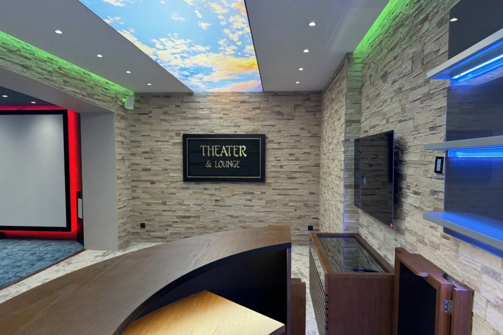 Πλάγια όψη του bar στο lounge Πλάγια όψη του bar στο lounge