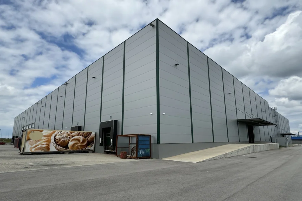 Exterior view of the 4,000 sqm central warehouse in Sofia Exterior view of the 4,000 sqm central warehouse in Sofia
