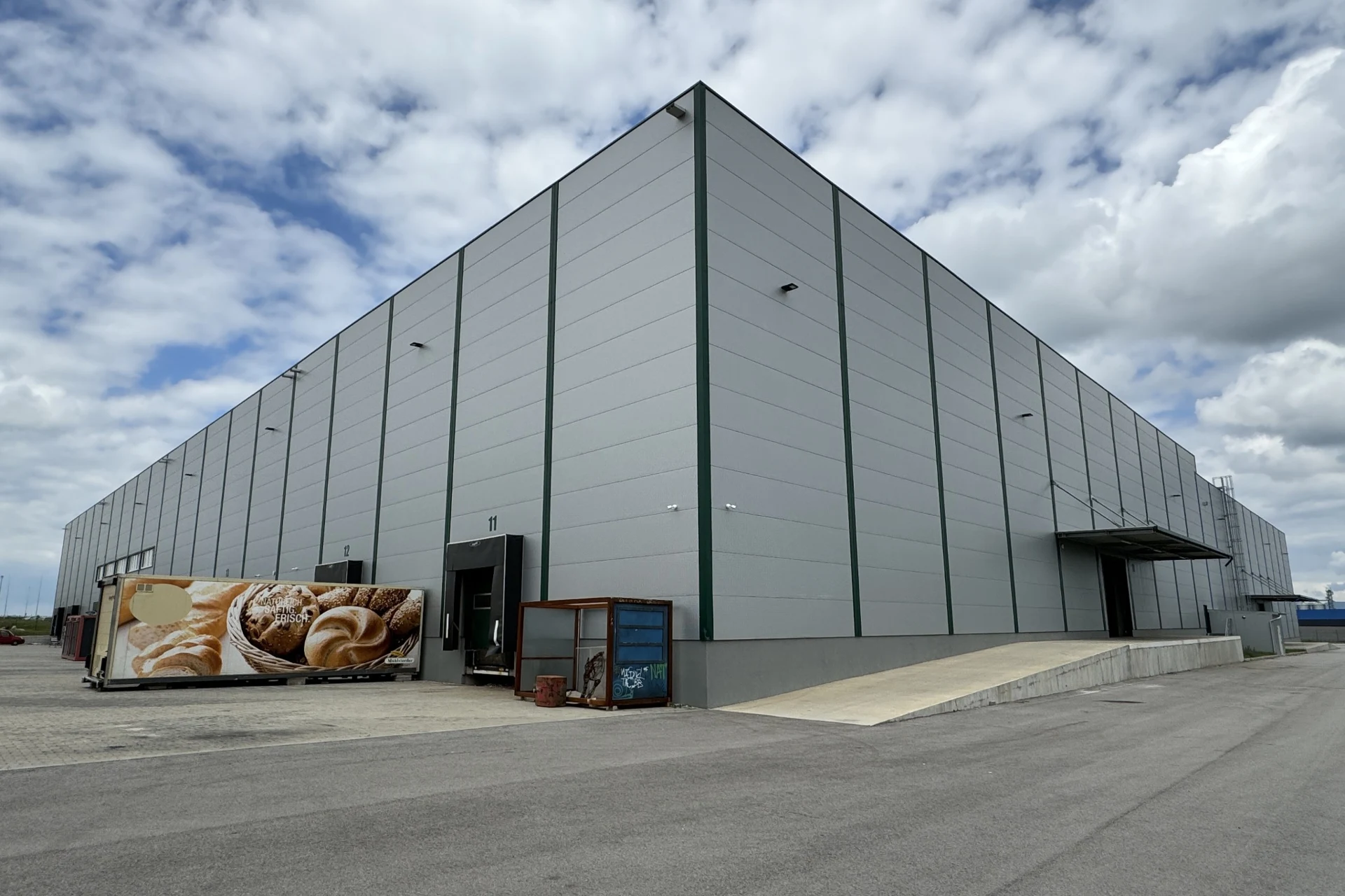 4,000 sqm central warehouse in Sofia