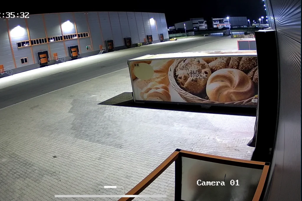 Full-colour night surveillance of the loading area Full-colour night surveillance of the loading area